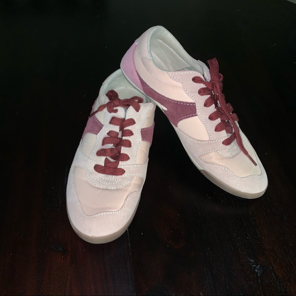 Ed by Ellen Fabrey Sneakers